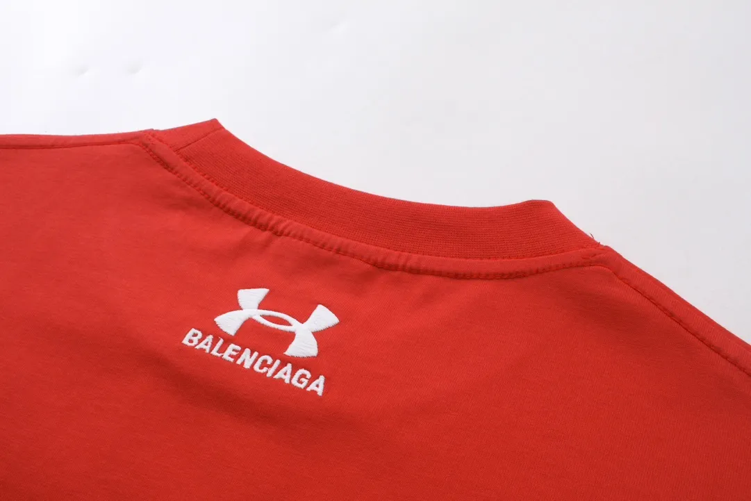 【 . Quality】BALENCI*GA/ Under Armour T # SS 24 New Arrival。 ， 。 。 ZP 。 260 ， . ， 。 。Classic LOGO ， ， ， 。 . 。 OS . Same Style ：BL 223372 ：Black，Red， Size：XS S M L